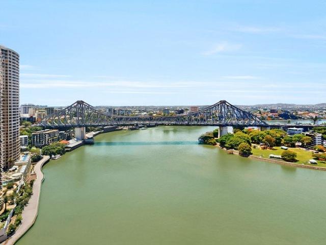 Prestigious Riverfront Living with Spectacular Story Bridge Views 116sqm