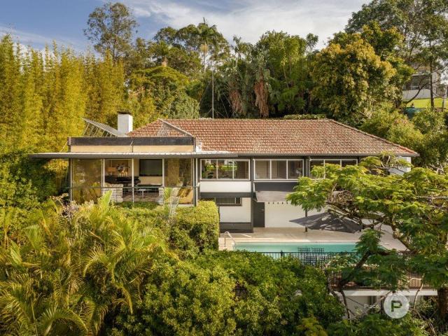 Prestigious Riverside Living with Architectural Pedigree