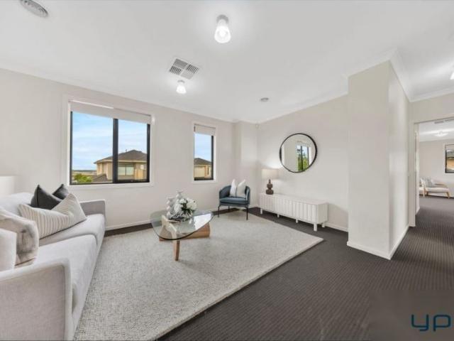 Prestigious Sanctuary Lakes Living with Space for the Whole Family !