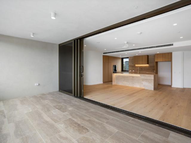 Prestigious Skye Residence with Panoramic River & City Views