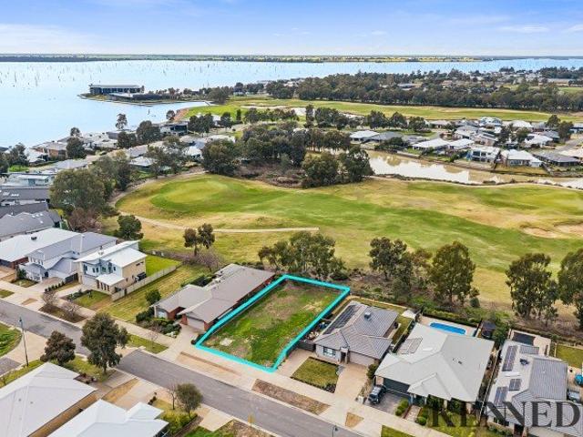 Prestigious Silverwoods Living with Golf Course Views