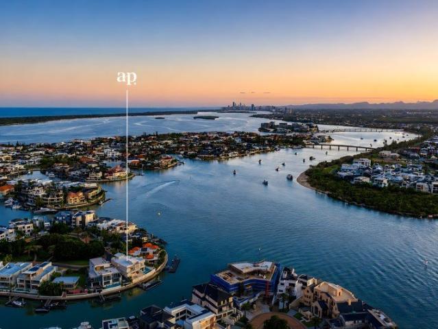 Prestigious Sovereign Islands Waterfront Living | 28m* Water Frontage | Bridge Free Access