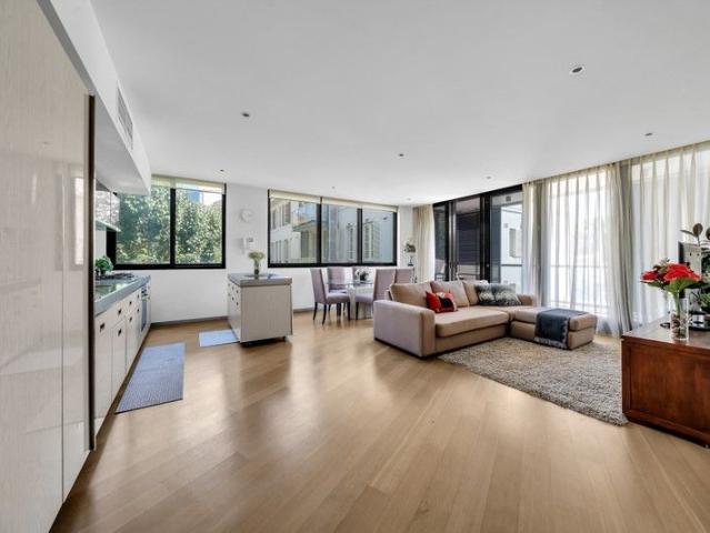 Prestigious St Kilda Road Living in a Prime Melbourne Location