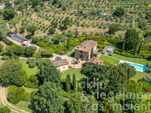 Prestigiosa tenuta toscana con villa, dependance, parco, pis. 1000m² Arezzo