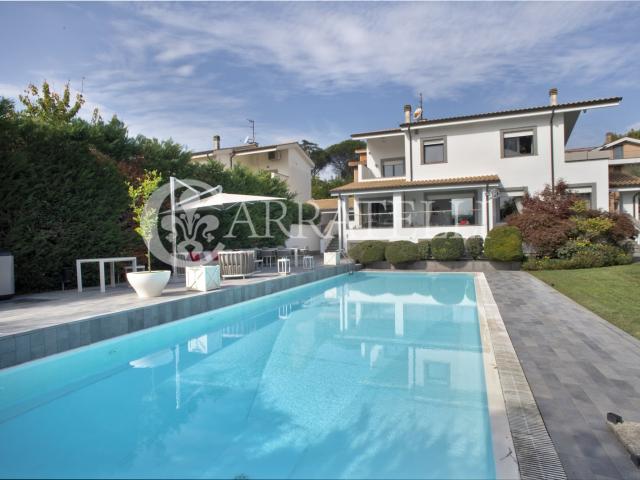 Prestigiosa Villa Unifamiliare di Lusso 500m² Roma