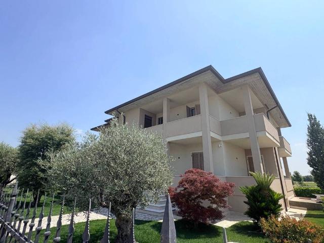 Prestigiosa villa di 400 mq in vendita, Via San Bernardino, Montichiari, Lombardia