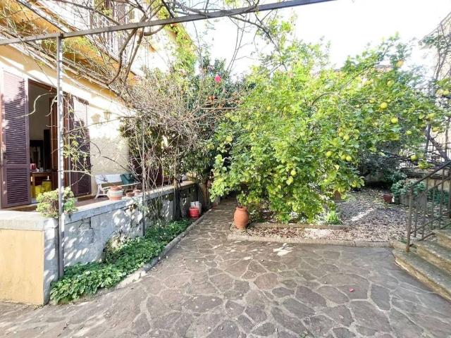 Prestigiosa villa di 400 mq in vendita, Piazza Giacomo Puccini, 6, Firenze, Toscana