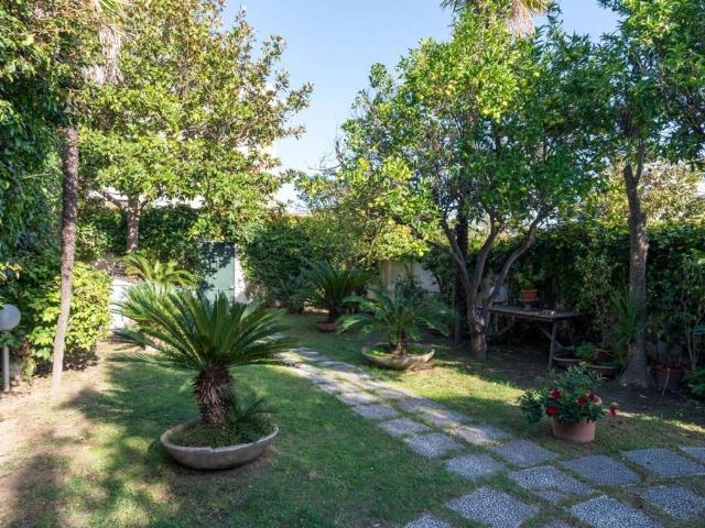 Prestigiosa villa di 409 mq in vendita, Via Posillipo, 66, Napoli, Campania