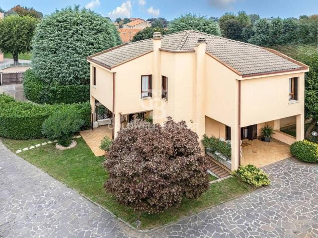 Esclusiva villa in vendita Via Camillo Benso Conte di Cavour, 23, Macherio, Monza e Brianza, Lombardia