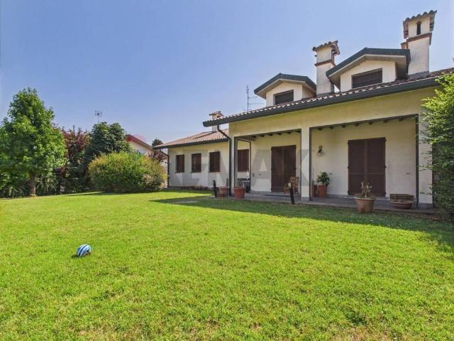 Prestigiosa villa di 416 mq in vendita Strada Campagnate, 46, San Genesio ed Uniti, Pavia, Lombardia