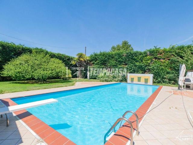 Prestigiosa villa di 420 mq in vendita, Via Palmiro Togliatti 21, Quattro Castella, Emilia Romagna