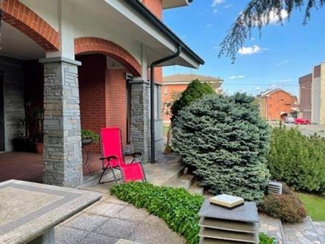 Prestigiosa villa di 440 mq in vendita Via Leon Battista Alberti, Carmagnola, Provincia di Torino, Piemonte