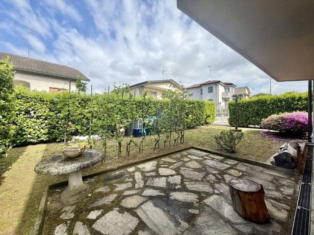 Prestigiosa villa di 442 mq in vendita, Via Silvio Pellico, 9, Binasco, Lombardia