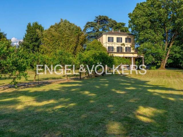 Prestigiosa villa di 450 mq in vendita, Via Cantù, Casnate Con Bernate, Lombardia