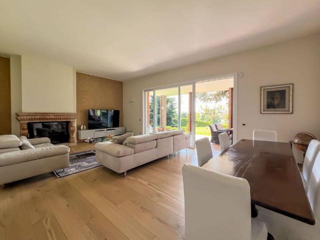 Prestigiosa villa di 450 mq in vendita, Capiago Intimiano Olmeda, Lombardia