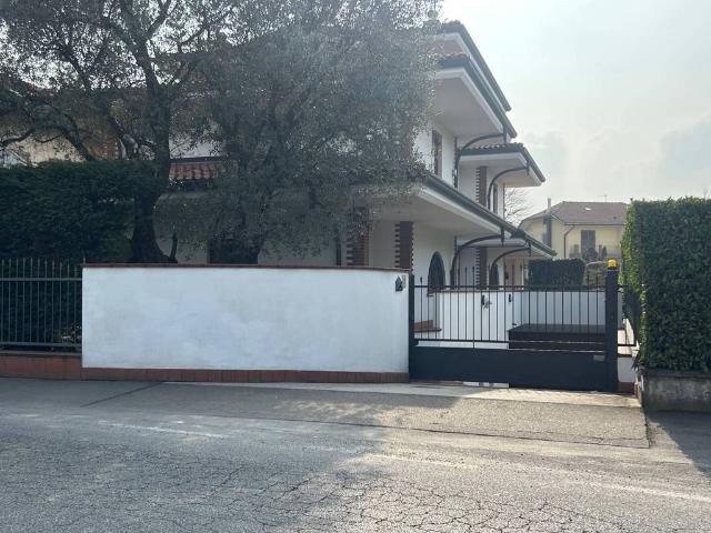 Prestigiosa villa di 500 mq in vendita, Via del Campo Magro, Garbagnate Milanese, Milano, Lombardia