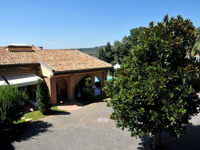 Prestigiosa villa di 500 mq in vendita Lanuvio, Lazio