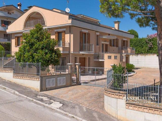 Prestigiosa villa di 511 mq in vendita, Via Madre Enrichetta Dominici, Castelfidardo, Ancona, Marche