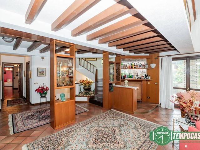 Prestigiosa villa di 572 mq in vendita, Via Melegnano, 49, Vizzolo Predabissi, Lombardia