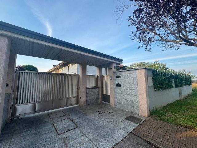 Esclusiva villa di 553 mq in vendita Via San Giovanni, 165, Oleggio, Novara, Piemonte