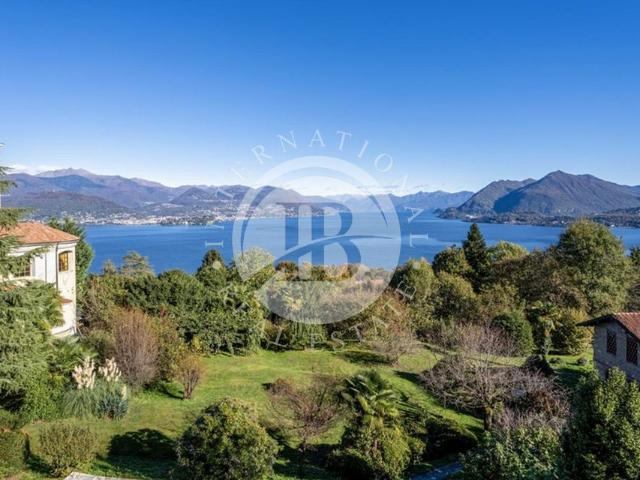 Prestigiosa villa di 553 mq in vendita Stresa, Italia
