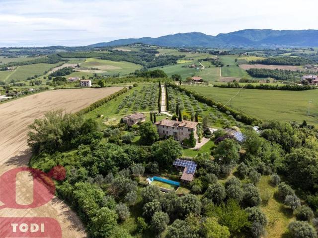 Prestigiosa villa di 568 mq in vendita Todi, Umbria
