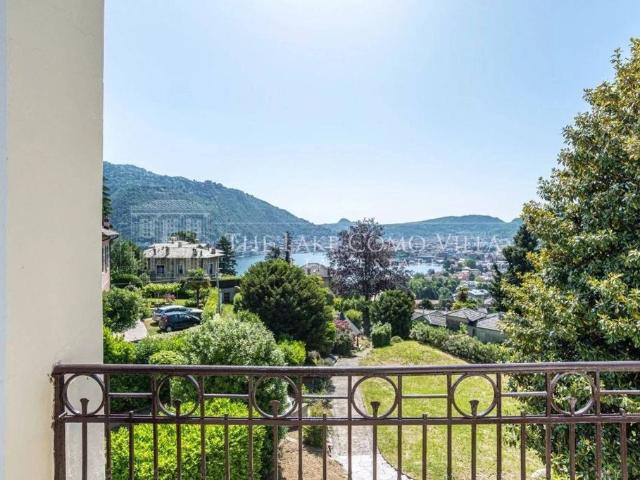 Prestigiosa villa di 585 mq in vendita, Como, Italia
