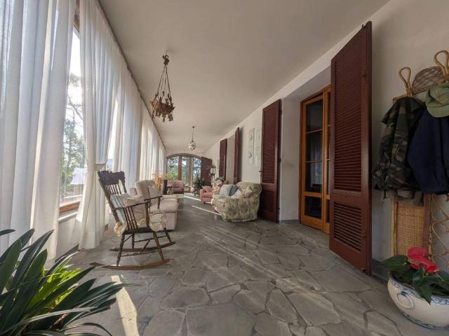 Prestigiosa villa di 600 mq, Via Genè e Giuseppe Larini, 39a, Capraia e Limite, Firenze, Toscana