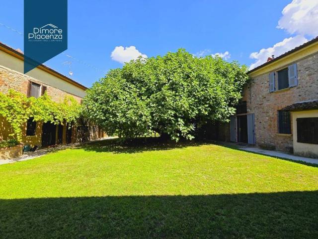 Prestigiosa villa di 605 mq in vendita Località Castelletto, Gazzola, Piacenza, Emilia Romagna