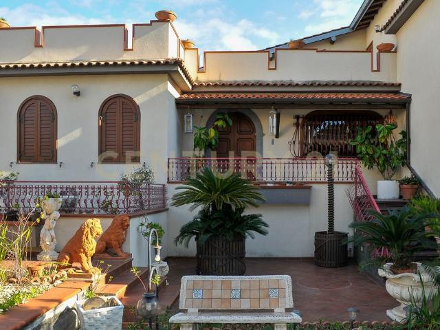 Prestigiosa villa di 620 mq in vendita Via Salvatore Musumeci 47, Giarre, Sicilia