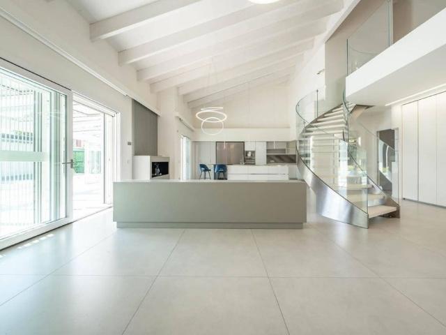 Prestigiosa villa di 620 mq in vendita, Via Trento 57, Cassano Magnago, Varese, Lombardia