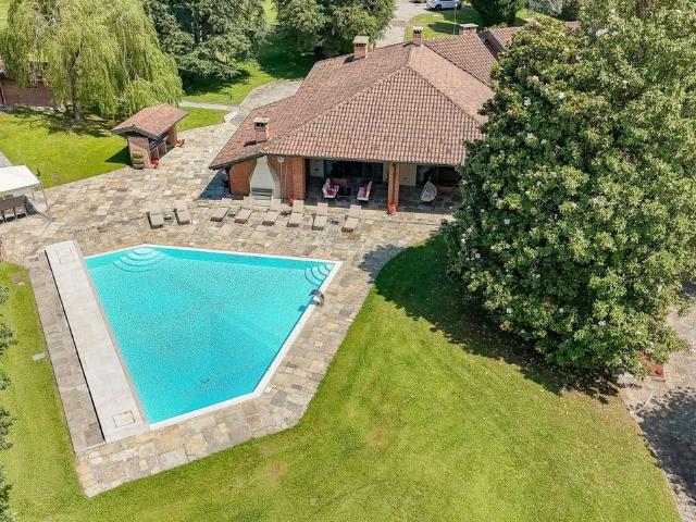 Prestigiosa villa di 672 mq in vendita, Viale Gian Galeazzo Sforza, Abbiategrasso, Lombardia