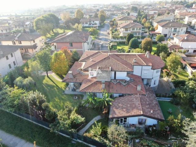 Prestigiosa villa di 686 mq in vendita via giovanni pascoli, 23, Torbole Casaglia, Lombardia