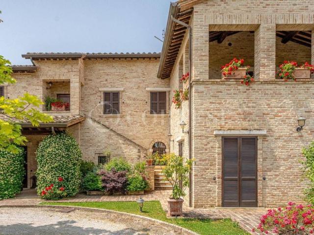 Prestigiosa villa di 720 mq in vendita, Via Assisana, 8, Perugia, Umbria
