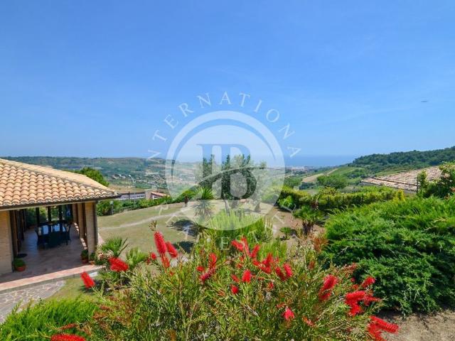 Prestigiosa villa di 800 mq in vendita Altidona, Marche