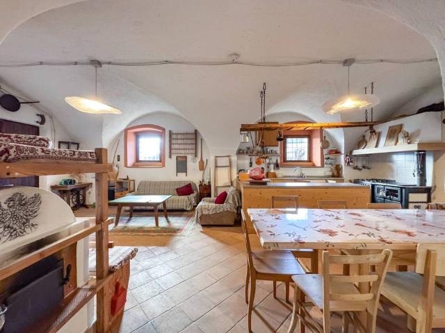 Prestigiosa villa di 820 mq, Via Cògol, 12, Predaia Campodenno, Provincia di Trento, Trentino Alto Adige