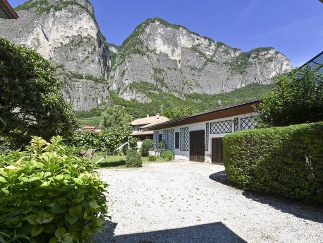 Prestigiosa villa di 822 mq, Via Fratelli Grandi, Mezzocorona, Provincia di Trento, Trentino Alto Adige