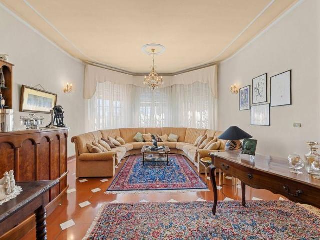 Prestigiosa villa di 850 mq in vendita Via Giacomo Puccini, 9, Diano Marina, Liguria