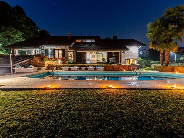 Villa di 550 mq in vendita Via Francesco Inzoli, 9, Tradate, Varese, Lombardia