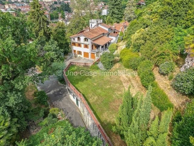 Prestigiosa villa di 905 mq in vendita Via Carlo Botta, 91, Castellamonte, Provincia di Torino, Piemonte