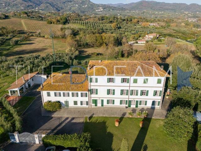 Prestigiosa villa di 905 mq in vendita Via di Tofori, 81, Capannori, Toscana