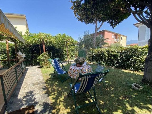 Prestigiosa villa di 90 mq in vendita, via michelangelo, Forte dei Marmi, Toscana