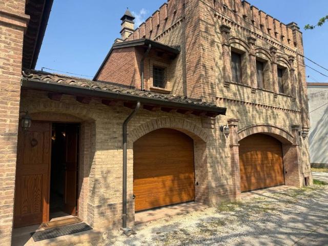 Prestigiosa villa di 1000 mq in vendita, Via 4 Novembre, Sesto ed Uniti, Cremona, Lombardia