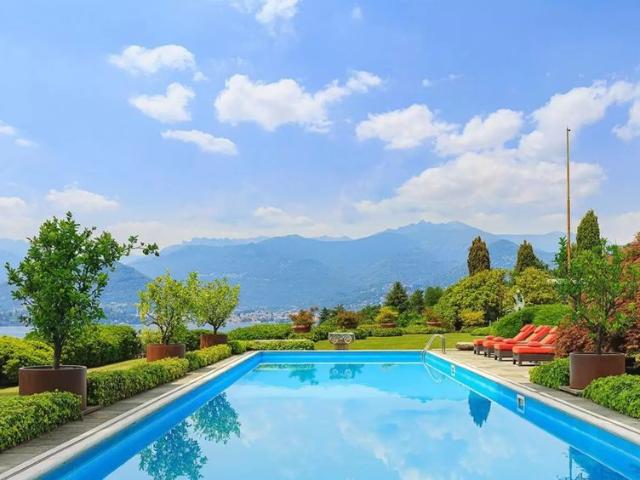 Prestigiosa villa di 1019 mq in vendita, Laveno Mombello, Italia