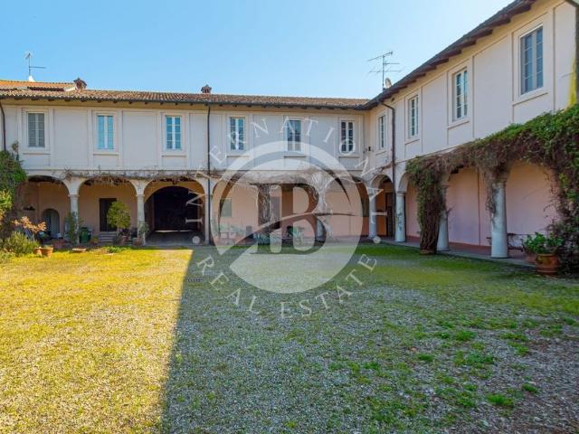 Villa in vendita Ozzero, Lombardia