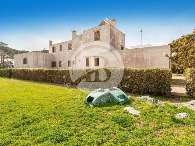 Prestigiosa villa di 1100 mq in vendita Castrignano del Capo, Puglia