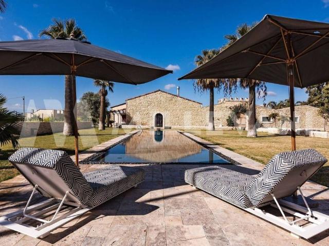 Prestigiosa villa di 1140 mq in vendita, Contrada Monacazza, Comiso, Ragusa, Sicilia