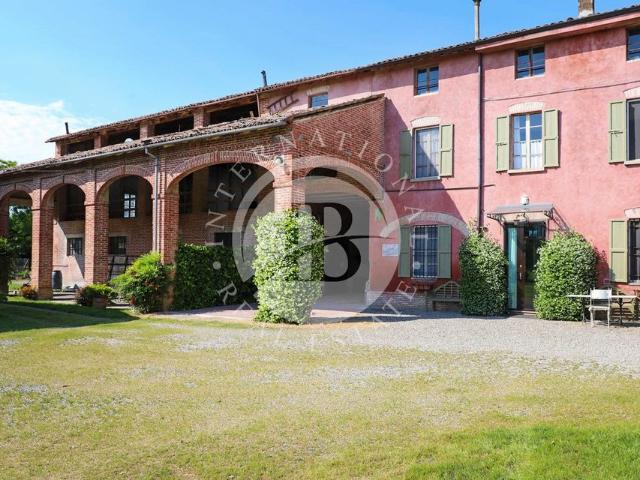 Prestigiosa villa di 1250 mq in vendita Parma, Emilia Romagna