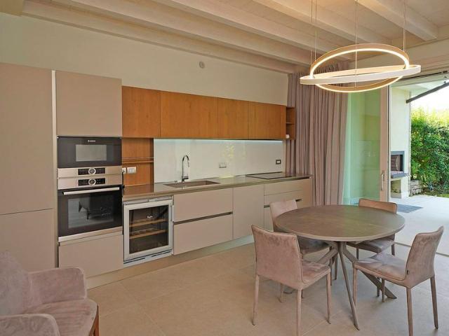 Prestigiosa villa di 136 mq in vendita via Benaco, Sirmione, Lombardia