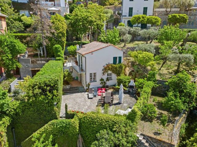 Prestigiosa villa di 137 mq in vendita Via Enrico Figari, 46B, Camogli, Liguria